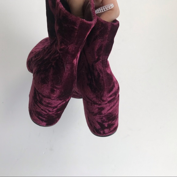 NWT Gianni Bini maroon crushed velvet booties - Picture 5 of 7